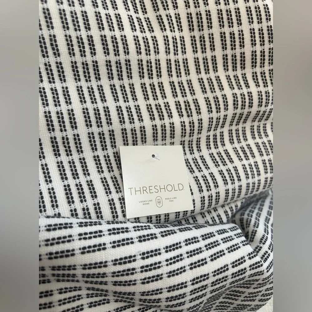 New Threshold Luxury Bath Towel Set Modern Pinstripe 2 30x50 Bath Hook Loops